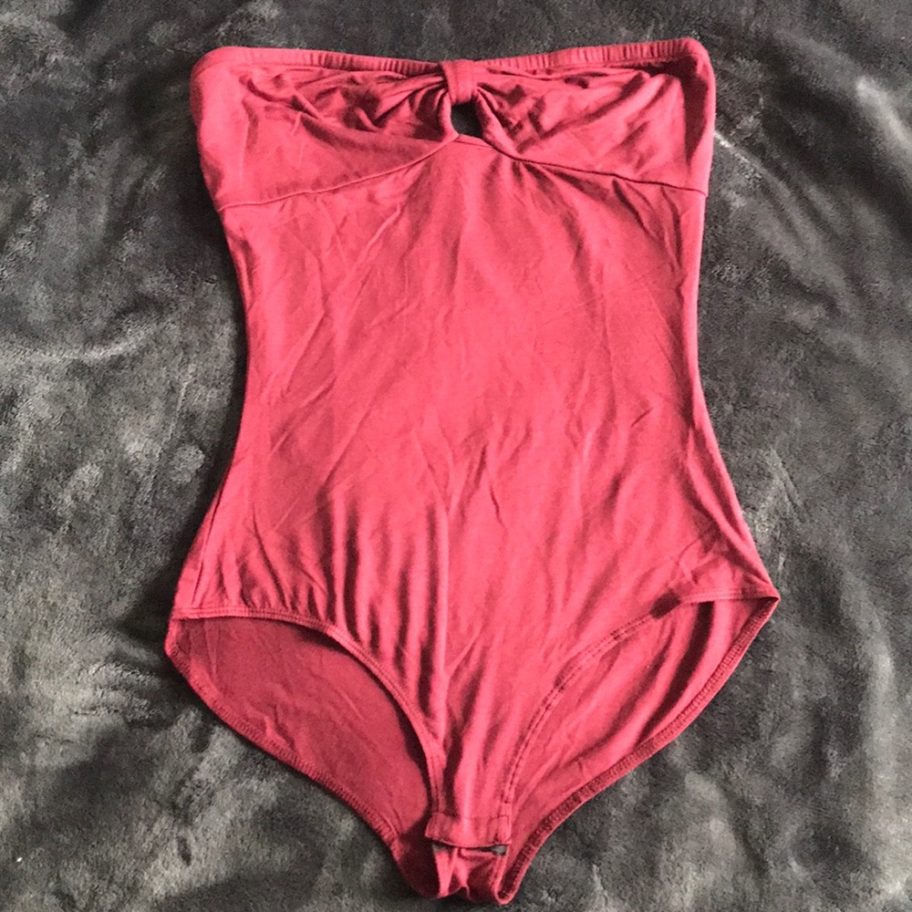 🍁 Deep red strapless body suit 🍁
